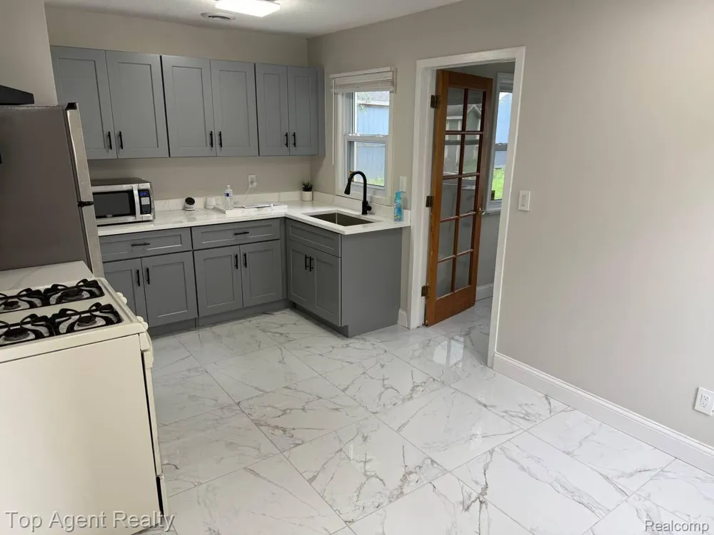 2848 Edna Jane Drive Auburn Hills City, MI 48326