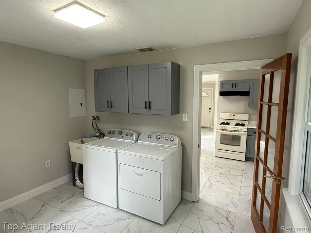 2848 Edna Jane Drive Auburn Hills City, MI 48326