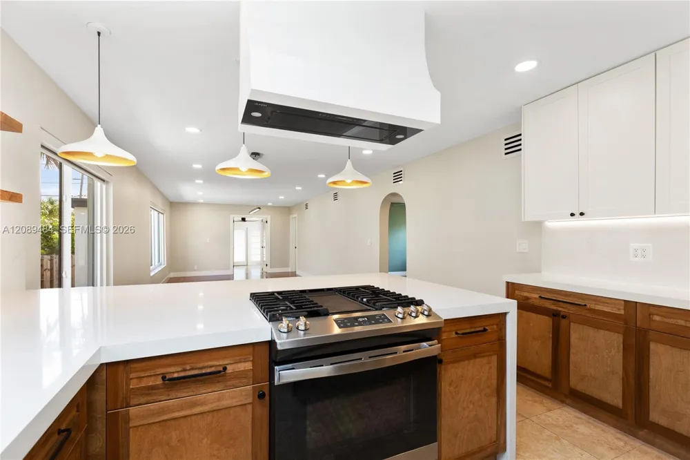8934 Hawthorne Ave Surfside, FL 33154