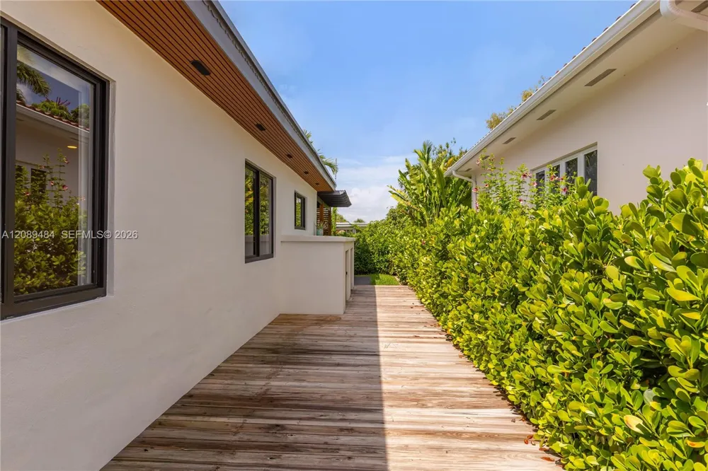 8934 Hawthorne Ave Surfside, FL 33154
