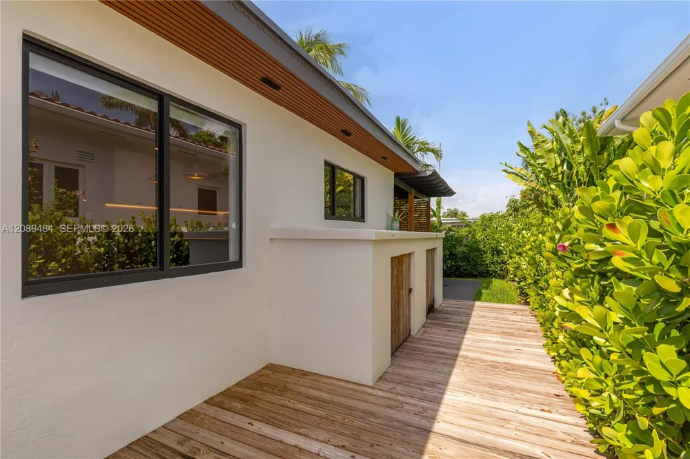 8934 Hawthorne Ave Surfside, FL 33154