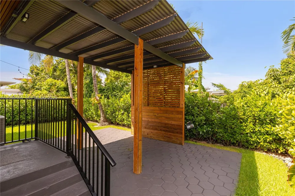 8934 Hawthorne Ave Surfside, FL 33154