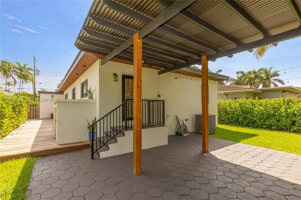 8934 Hawthorne Ave Surfside, FL 33154