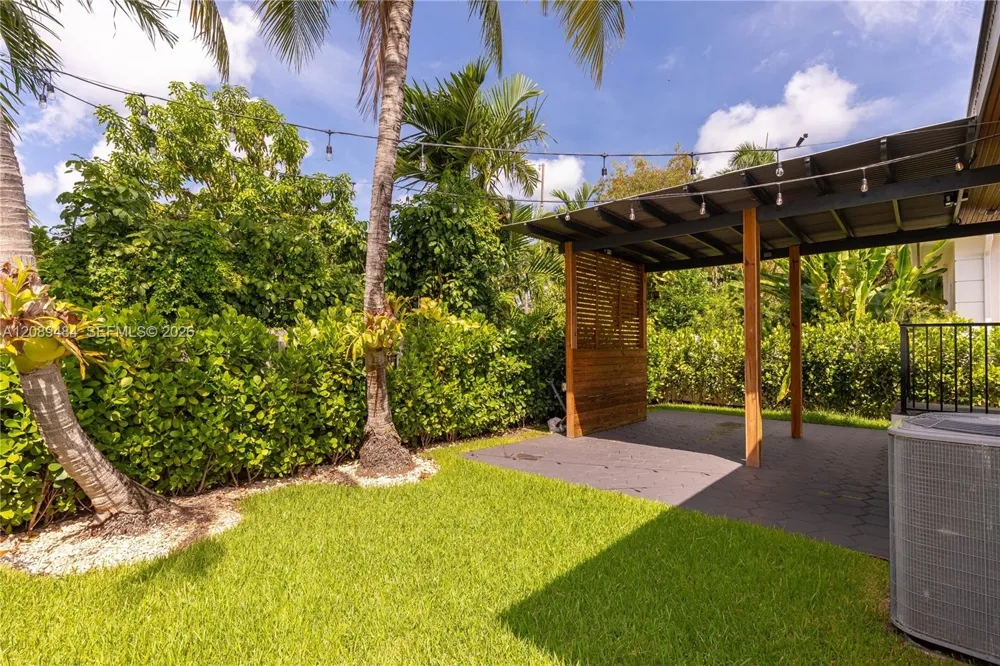 8934 Hawthorne Ave Surfside, FL 33154