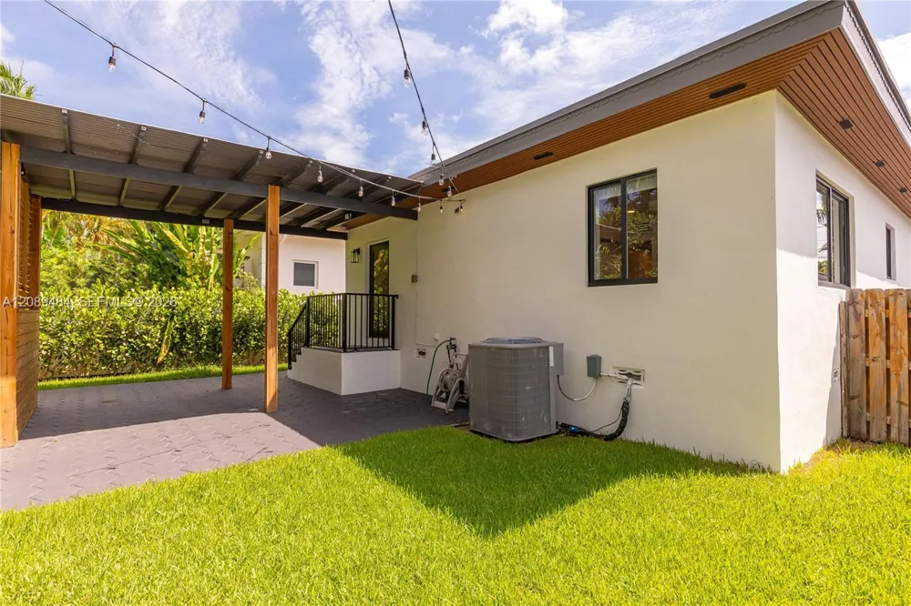 8934 Hawthorne Ave Surfside, FL 33154