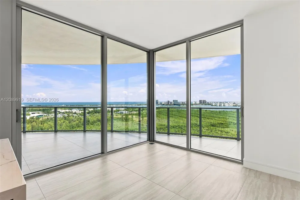 2411 Laguna Cir #2301 North Miami, FL 33181