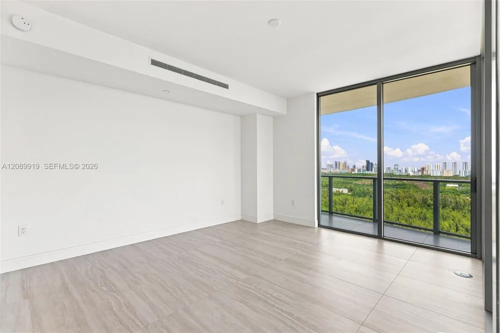 2411 Laguna Cir #2301 North Miami, FL 33181