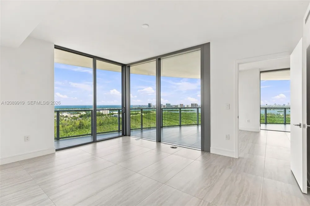 2411 Laguna Cir #2301 North Miami, FL 33181