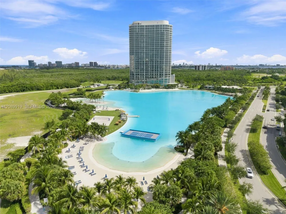 2411 Laguna Cir #2301 North Miami, FL 33181