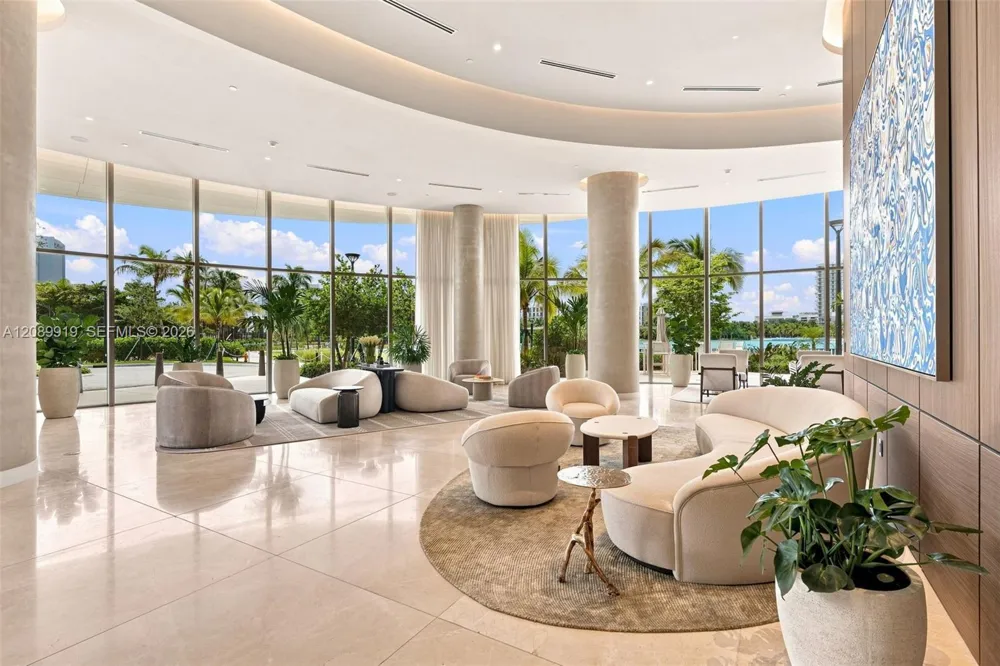 2411 Laguna Cir #2301 North Miami, FL 33181