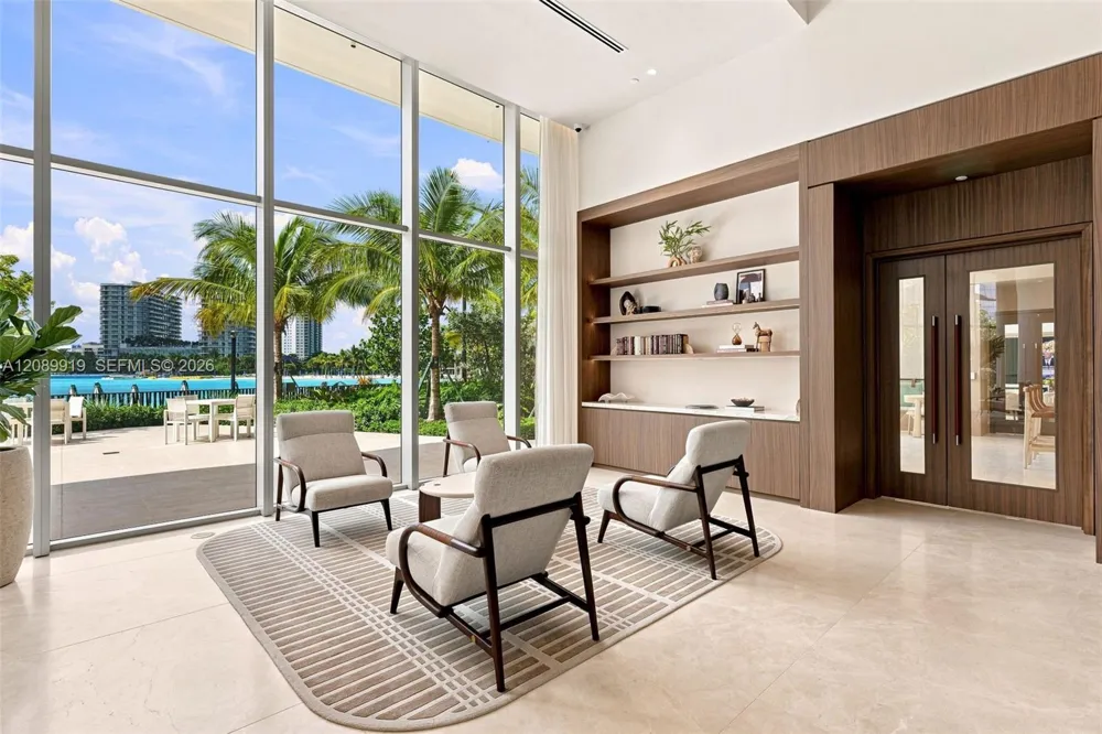 2411 Laguna Cir #2301 North Miami, FL 33181