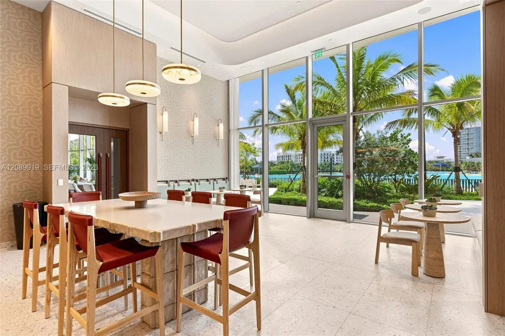 2411 Laguna Cir #2301 North Miami, FL 33181