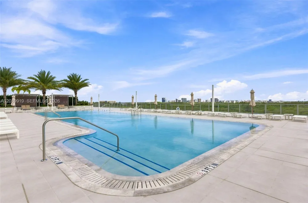 2411 Laguna Cir #2301 North Miami, FL 33181