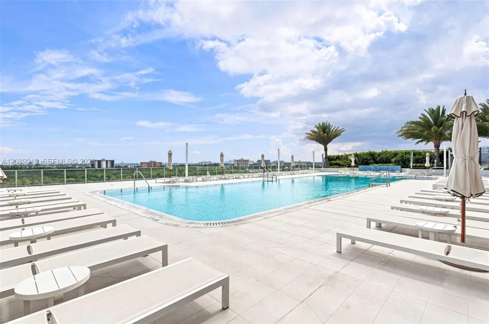 2411 Laguna Cir #2301 North Miami, FL 33181