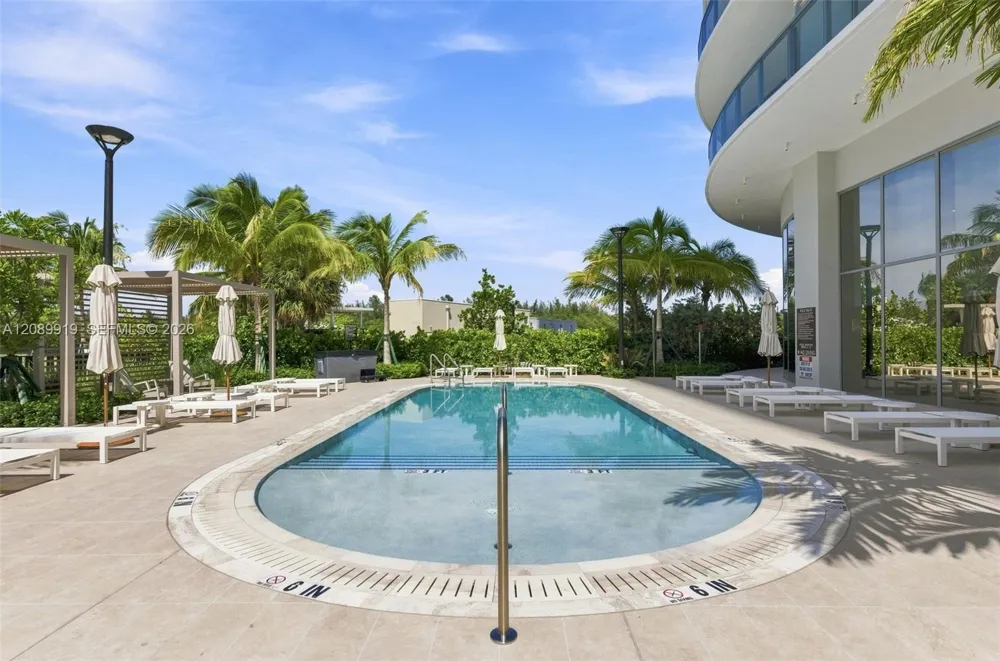 2411 Laguna Cir #2301 North Miami, FL 33181