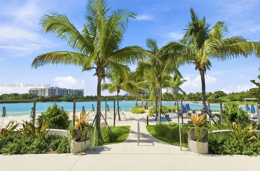 2411 Laguna Cir #2301 North Miami, FL 33181