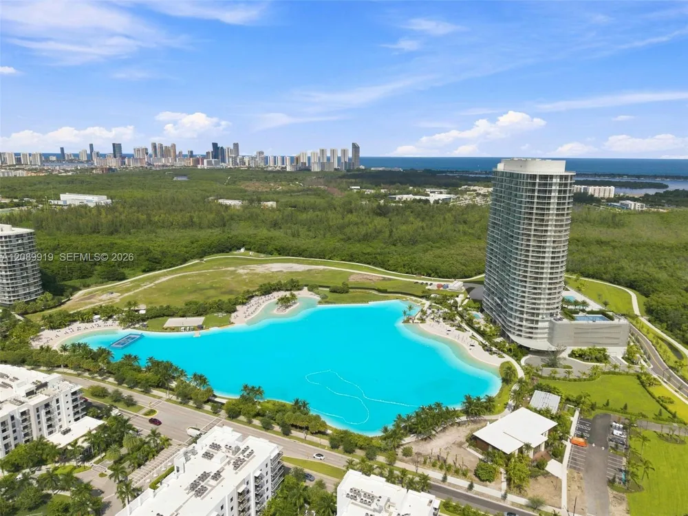 2411 Laguna Cir #2301 North Miami, FL 33181