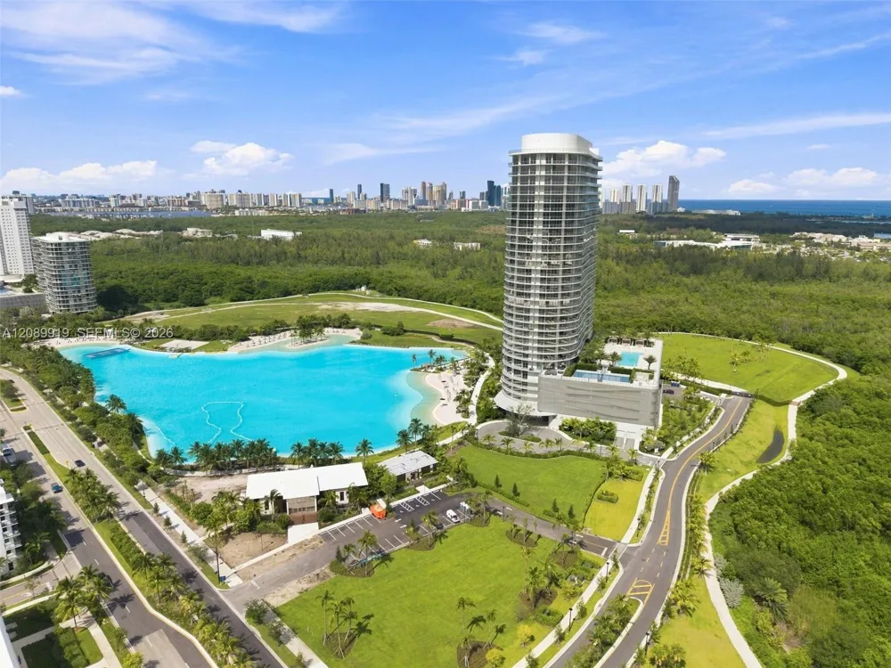 2411 Laguna Cir #2301 North Miami, FL 33181