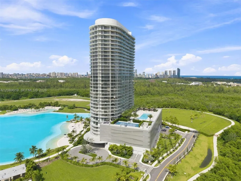2411 Laguna Cir #2301 North Miami, FL 33181