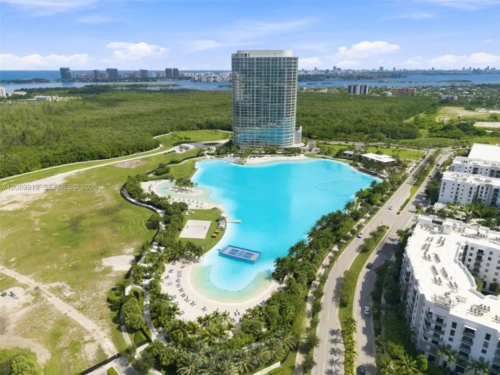 2411 Laguna Cir #2301 North Miami, FL 33181