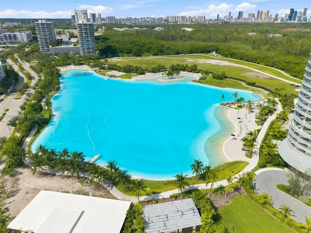 2411 Laguna Cir #2301 North Miami, FL 33181