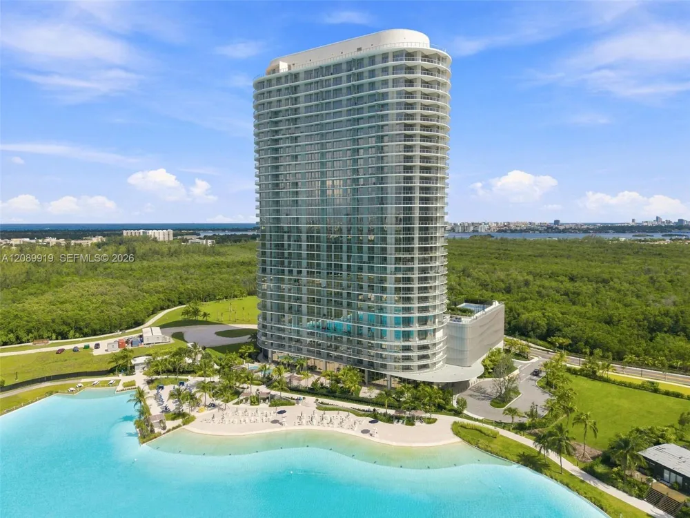 2411 Laguna Cir #2301 North Miami, FL 33181