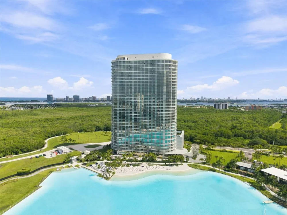 2411 Laguna Cir #2301 North Miami, FL 33181
