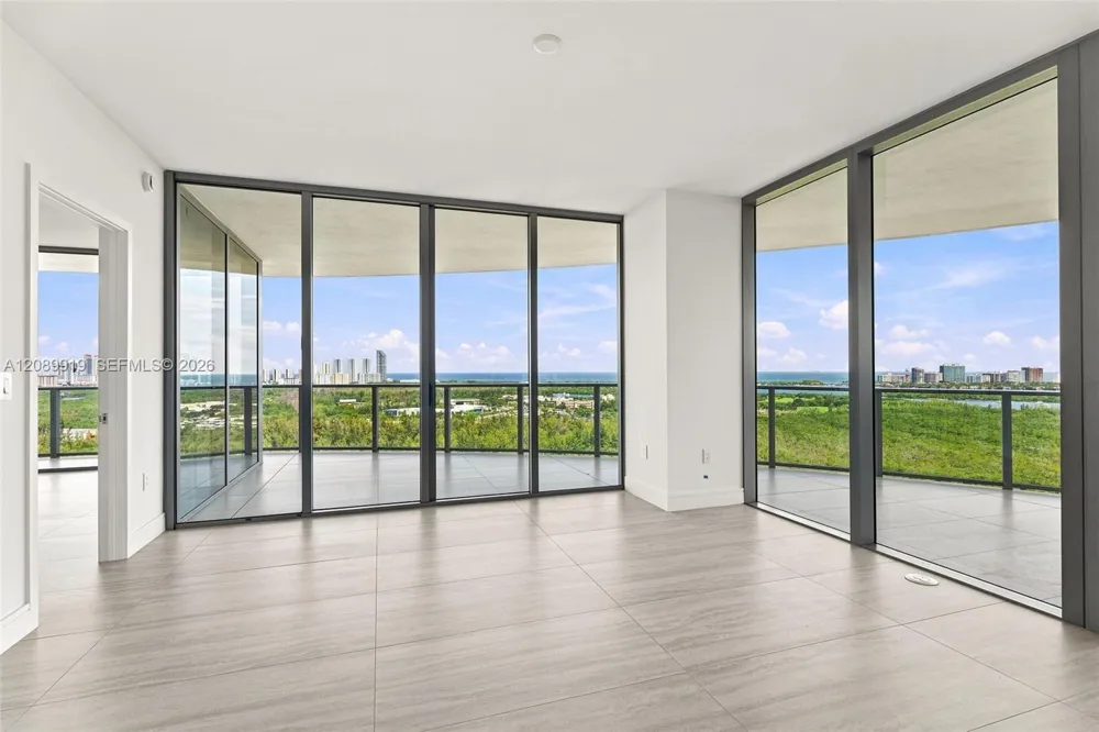 2411 Laguna Cir #2301 North Miami, FL 33181