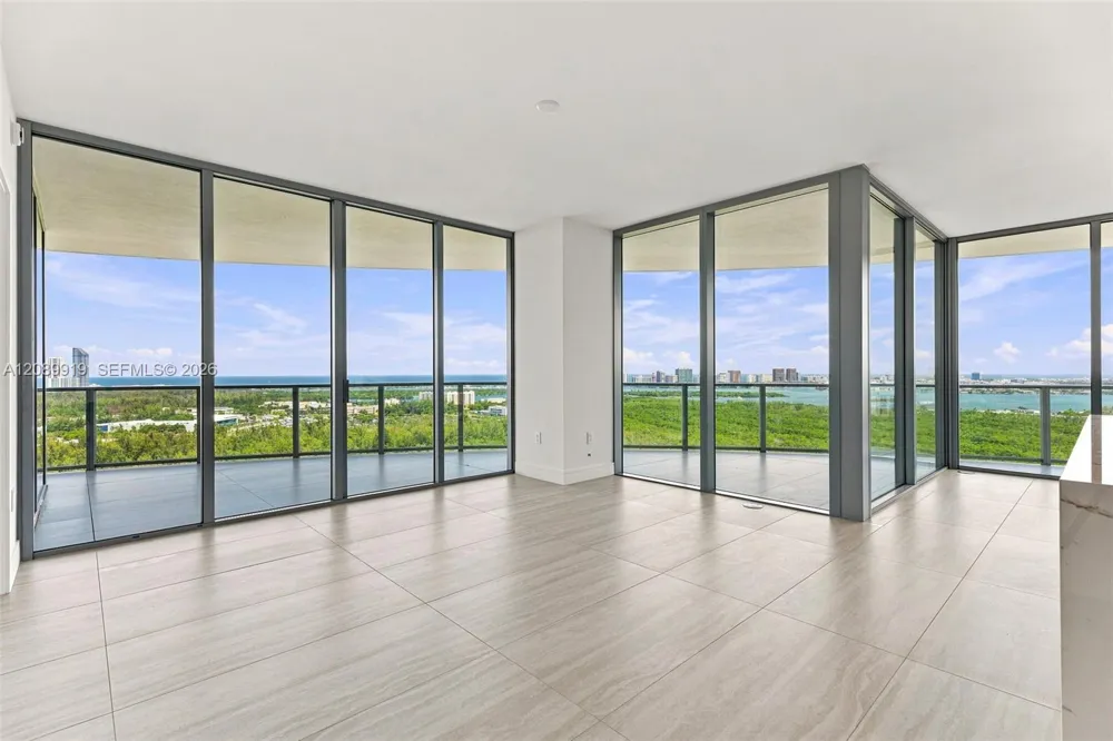 2411 Laguna Cir #2301 North Miami, FL 33181