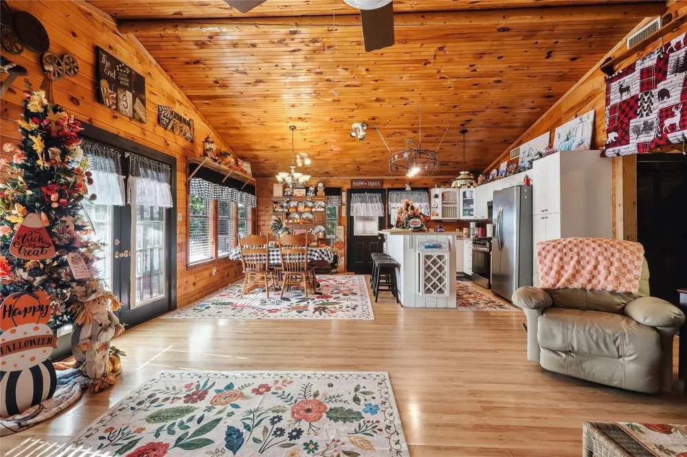 70 Red Oak Circle Scroggins, TX 75480