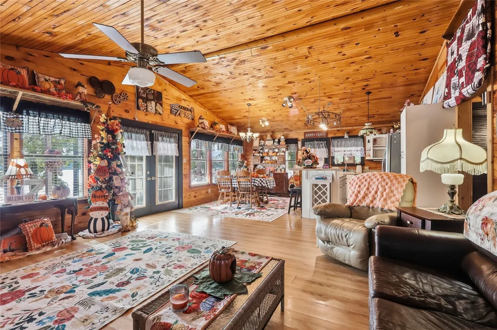 70 Red Oak Circle Scroggins, TX 75480