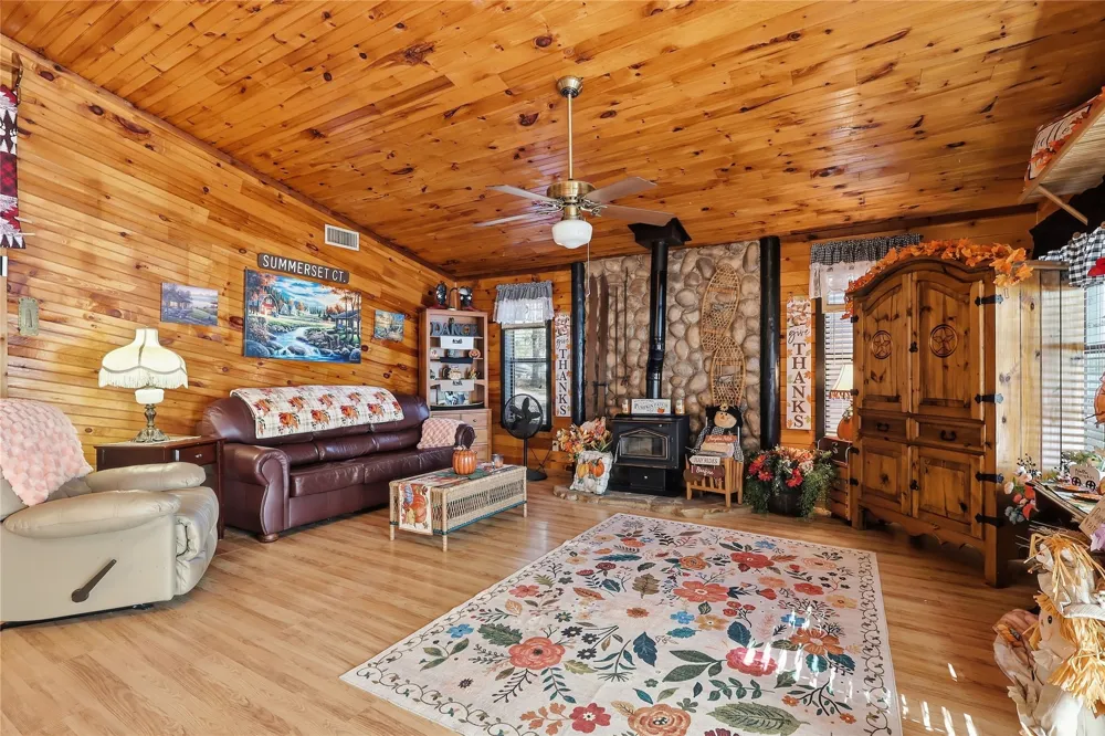 70 Red Oak Circle Scroggins, TX 75480