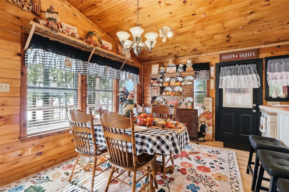 70 Red Oak Circle Scroggins, TX 75480
