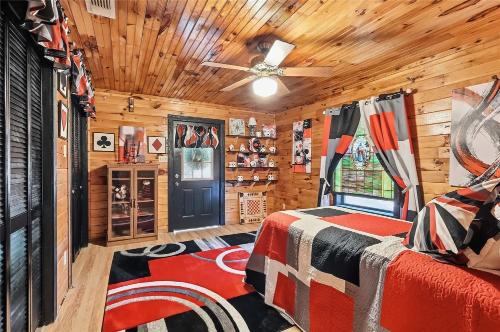 70 Red Oak Circle Scroggins, TX 75480