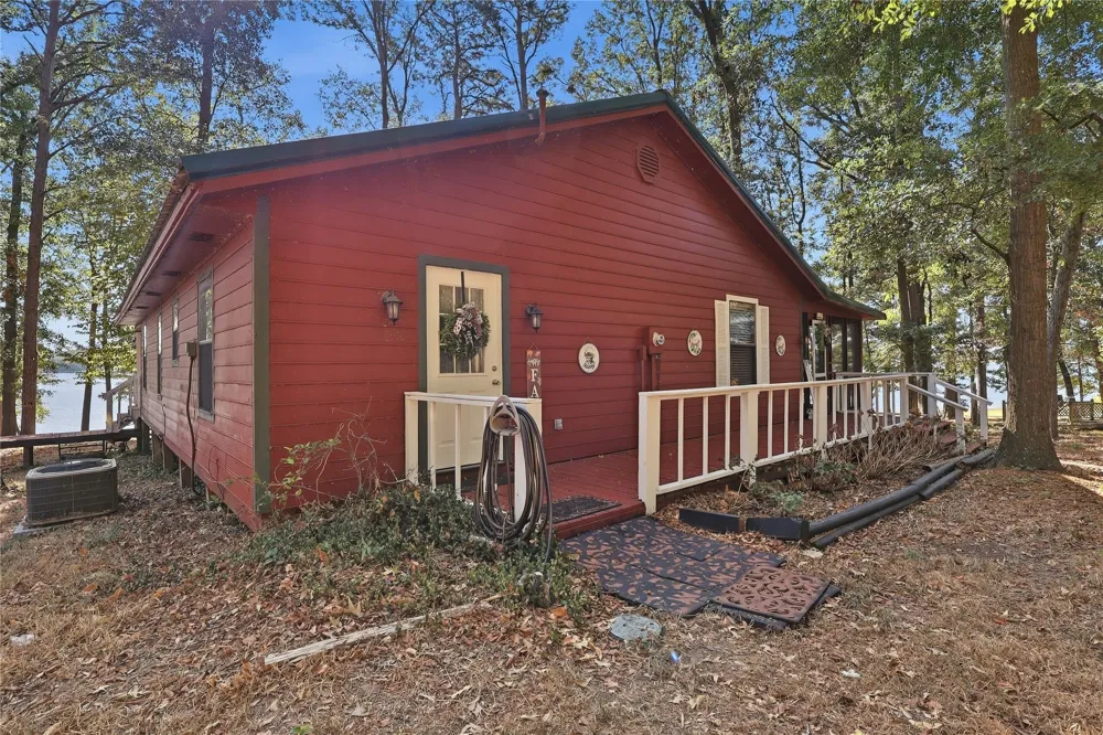 70 Red Oak Circle Scroggins, TX 75480