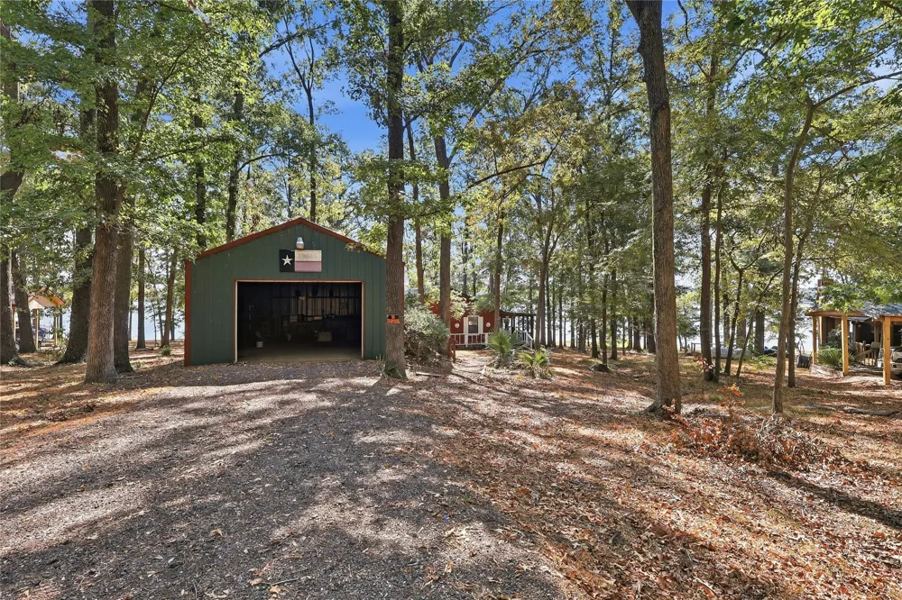 70 Red Oak Circle Scroggins, TX 75480
