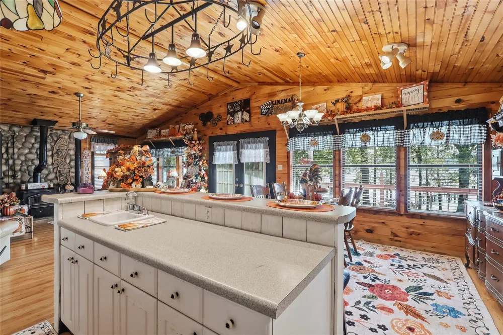 70 Red Oak Circle Scroggins, TX 75480