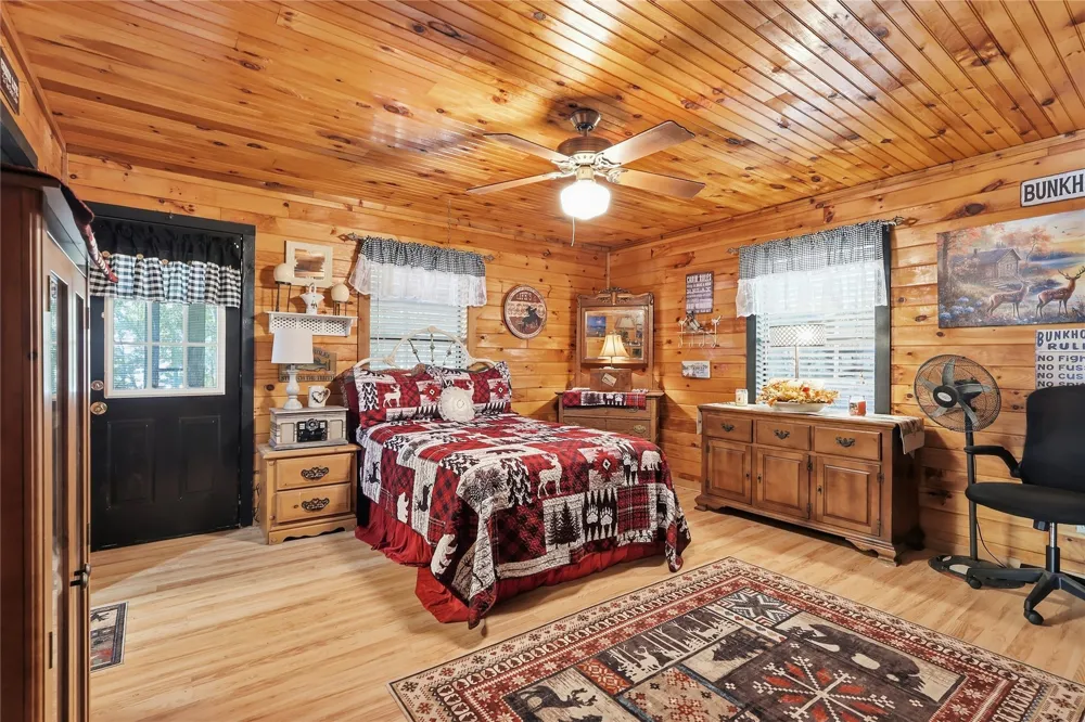 70 Red Oak Circle Scroggins, TX 75480