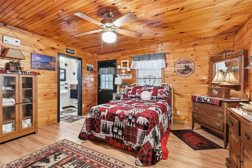 70 Red Oak Circle Scroggins, TX 75480
