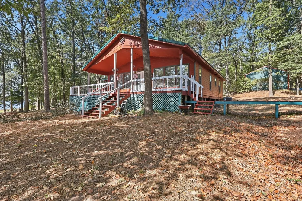 70 Red Oak Circle Scroggins, TX 75480