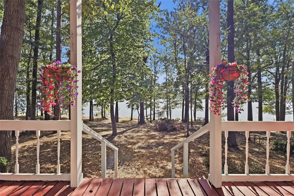 70 Red Oak Circle Scroggins, TX 75480