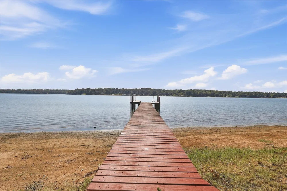70 Red Oak Circle Scroggins, TX 75480
