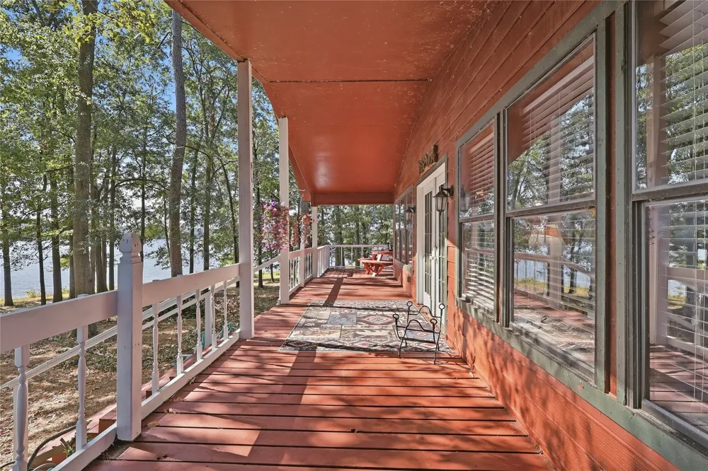 70 Red Oak Circle Scroggins, TX 75480