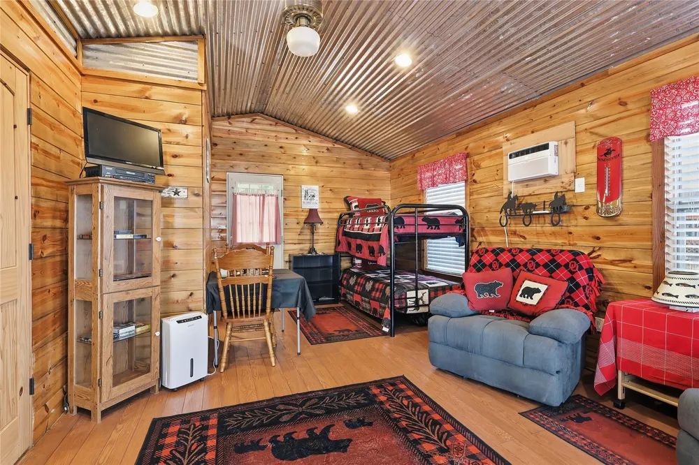 70 Red Oak Circle Scroggins, TX 75480