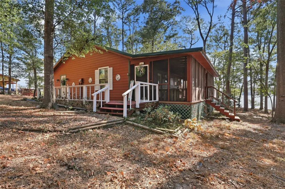 70 Red Oak Circle Scroggins, TX 75480