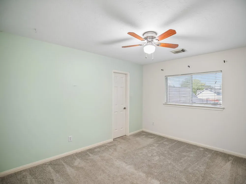 1122 Chase Park Drive Bacliff, TX 77518