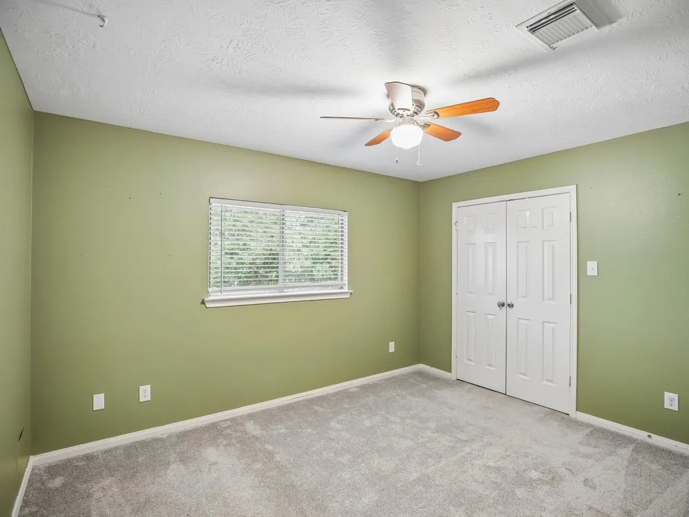 1122 Chase Park Drive Bacliff, TX 77518