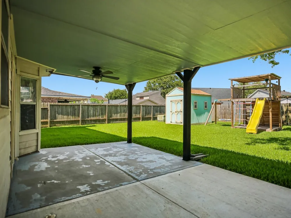 1122 Chase Park Drive Bacliff, TX 77518