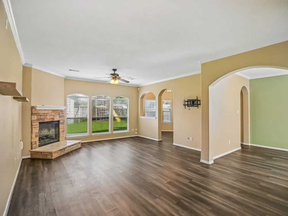 1122 Chase Park Drive Bacliff, TX 77518