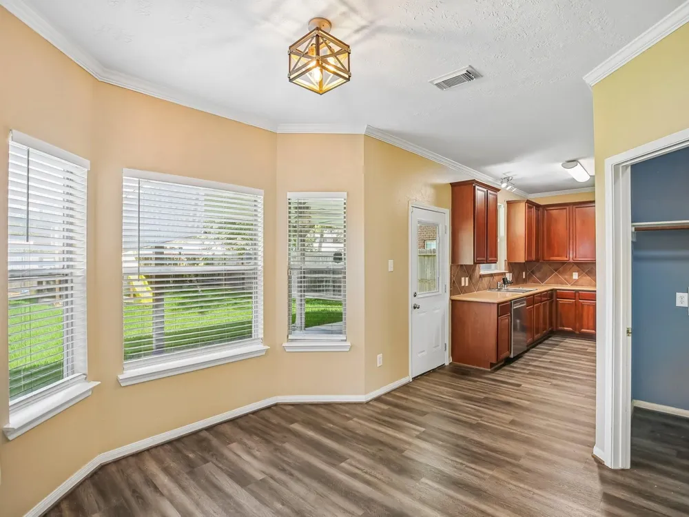 1122 Chase Park Drive Bacliff, TX 77518